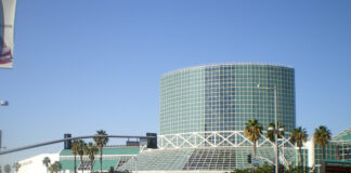 Los Angeles Convention Center by CbI62 at English wikipedia